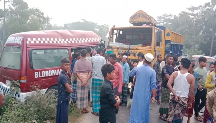 বিজয়নগরে ট্রাক অ্যাম্বুলেন্সের মুখোমুখি সংঘর্ষে নিহত ১