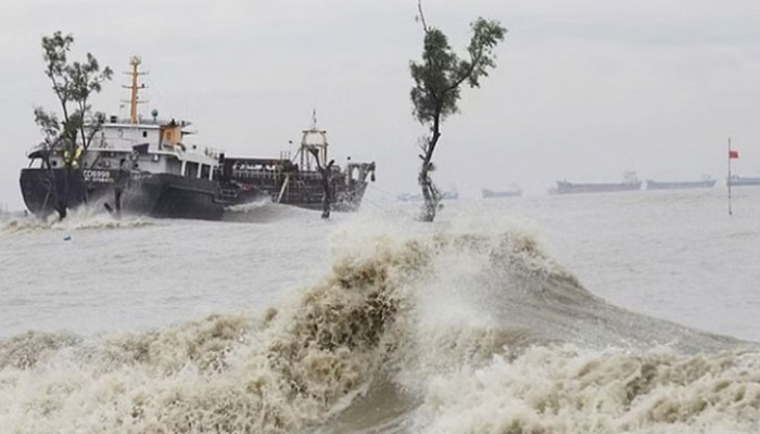 মোংলা-পায়রা উপকূল অতিক্রম করছে ‘মিধিলি’