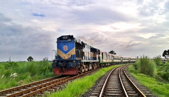 নাশকতা বাড়ছে রেলে, আতঙ্কে যাত্রীরা
