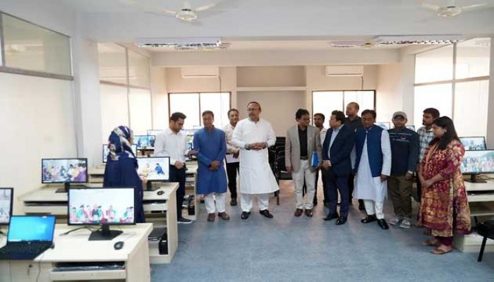 রাসিকের স্কিল ডেভেলপমেন্ট ইনস্টিটিউট পরিদর্শনে মেয়র