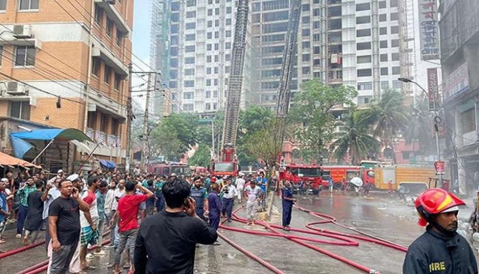 হরতাল-অবরোধে পুড়েছে আড়াই শ’ যানবাহন : ফায়ার সার্ভিস