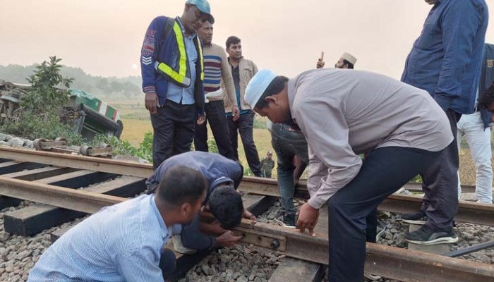 গাজীপুরে মেরামত করা লাইনে ট্রেন চলাচল শুরু