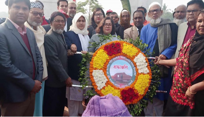 মোহনপুরে শহিদ বুদ্দিজীবি দিবসে শহিদদের প্রতি ফুল দিয়ে শ্রদ্ধা নিবেদন ও্র আলোচনা সভা