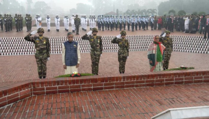 সাভারে জাতীয় স্মৃতিসৌধে রাষ্ট্রপতি ও প্রধানমন্ত্রীর শ্রদ্ধা নিবেদন