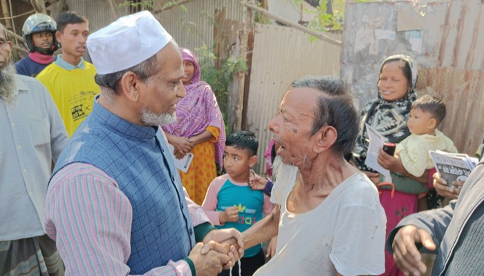 তাহেরপুর পৌরসভায় কাঁচি প্রতীকের প্রার্থী এমপি এনামুল হকের গণসংযোগ