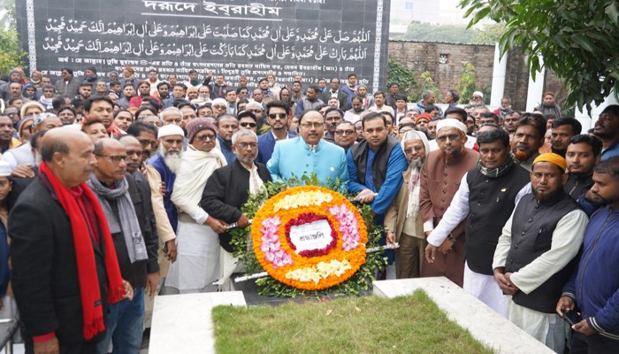 বঙ্গবন্ধুর ম্যুরাল ও শহীদ কামারুজ্জামানের সমাধীতে রাজশাহী-৩ আসনের নবনির্বাচিত এমপির শ্রদ্ধা নিবেদন