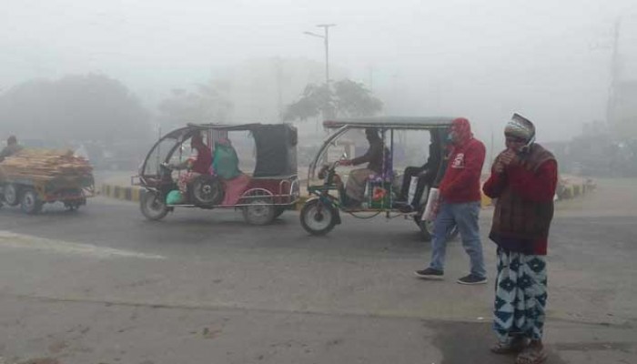 হাঁড় কাঁপানো শীতে রাজশাহীর জনজীবনে