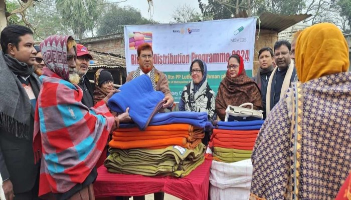 রোটারী ক্লাব অব মেট্টোপলিটন রাাজশাহীর ব্যবস্থাপনায়  কম্বল বিতরণ