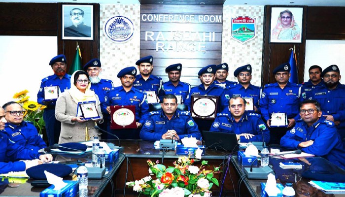 রাজশাহী রেঞ্জে শ্রেষ্ঠ পুলিশ সুপার নওগাঁর রাশিদুল হক