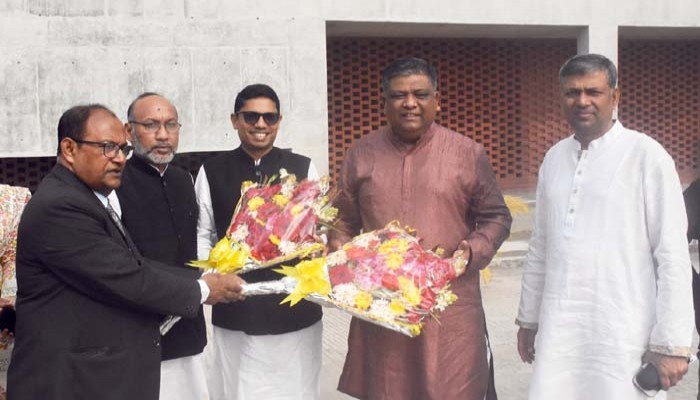 বরেন্দ্র বিশ্ববিদ্যালয় পরিদর্শন করলেন আইসিটি প্রতিমন্ত্রী ও সিলেট মেয়র