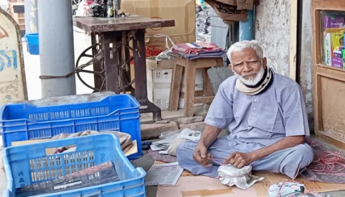 দই বেচে বই বিলান জিয়াউল একুশে পদকে ভূষিত