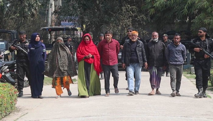 গ্রাহকের কোটি টাকা আত্মসাত: নওগাঁয় ডলফিন এনজিও’র পরিচালক সহ আটক ৬