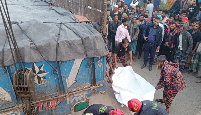 গাজীপুরে ট্রাক-অটোরিকশা সংঘর্ষে নিহত ৩
