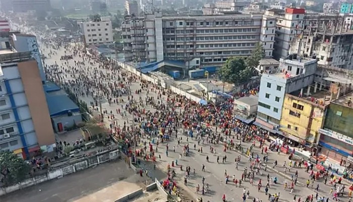 সিটি করপোরেশনের গাড়িচাপায় পোশাক শ্রমিক নিহত, মহাসড়ক অবরোধ