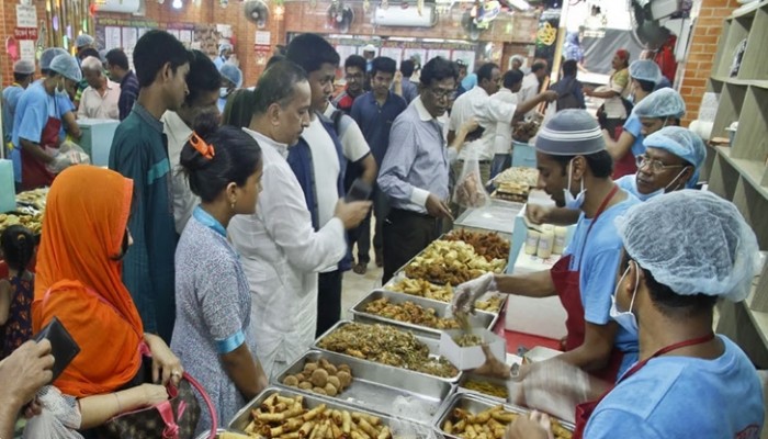 বেইলি রোডের আগুনে পুড়ছে ইফতার বাজার