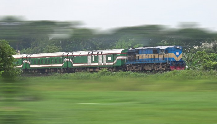 এপ্রিল থেকে বাড়ছে ট্রেনের ভাড়া!