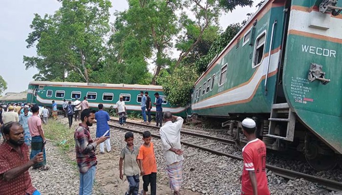 ৯ বগি লাইনচ্যুত: ১৪ ঘণ্টা পর ট্রেন চলাচল স্বাভাবিক