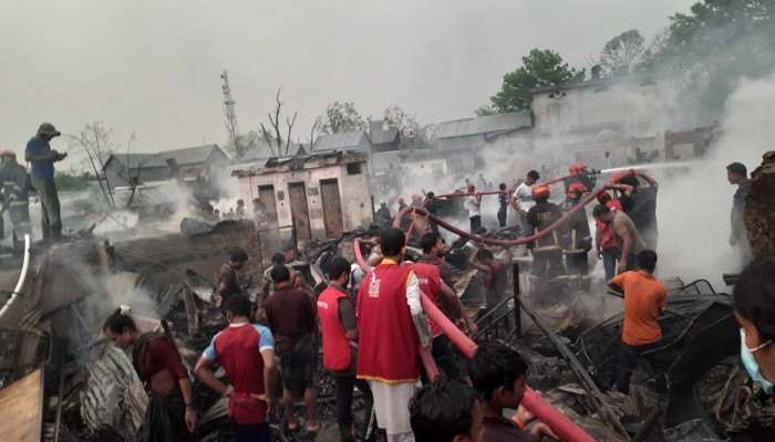 গোডাউন বস্তির আগুনে সর্বস্ব হারিয়ে লিমাদের আহাজারি