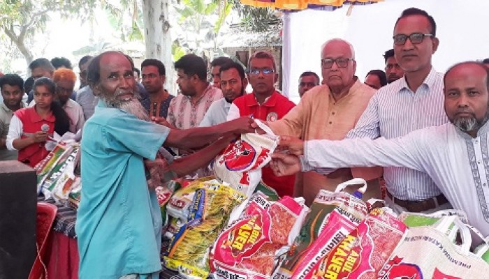 মান্দায় রেডক্রিসেন্ট’র ঈদ সামগ্রী বিতরণ