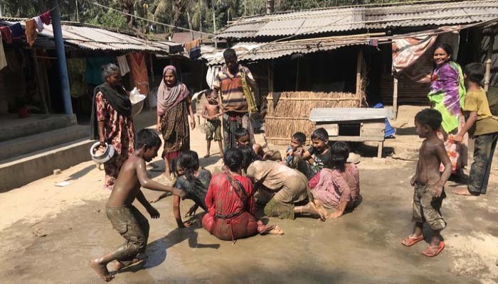 বাঘায় বৃষ্টির আশায় ব্যাঙের বিয়ে