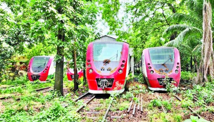 ডেমু ট্রেন ব্যর্থতার দায় নিচ্ছে না কেউ, ৬৫০ কোটি টাকার স্বপ্নভঙ্গ