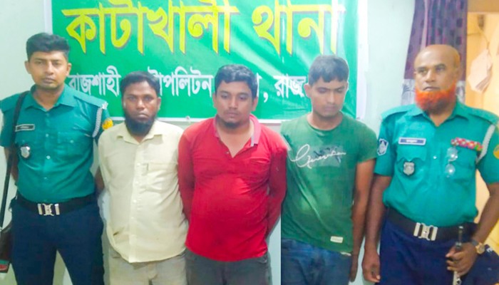 নগরীতে আন্ত:জেলা চোর চক্রের তিন সদস্য গ্রেপ্তার, অটোরিকশাসহ মালামাল উদ্ধার