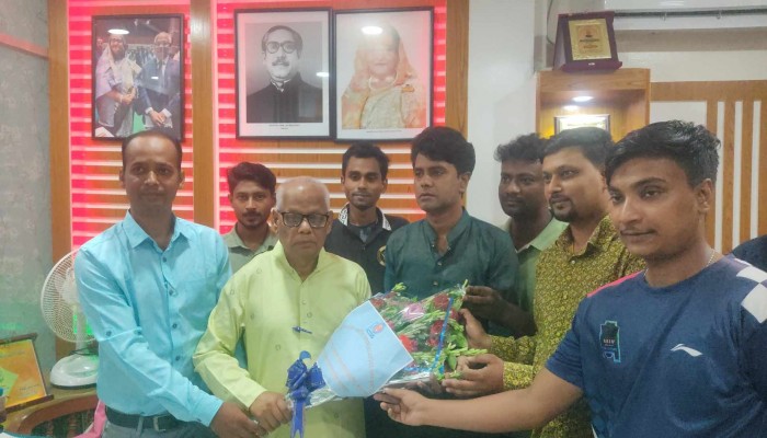 এমপি বাদশার  সাথে রাজশাহী অনলাইন সাংবাদিক ফোরামের নেতৃবৃন্দের সৌজন্য সাক্ষাৎ