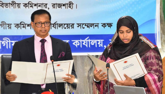 রাজশাহীর কাটাখালী পৌরসভার নবনির্বাচিত মেয়র রাবেয়া সুলতানা মিতু শপথ গ্রহণ করেছেন।