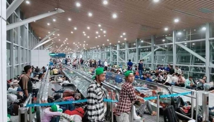 মালয়েশিয়া এয়ারপোর্টে বাংলাদেশি কর্মীদের অপেক্ষা