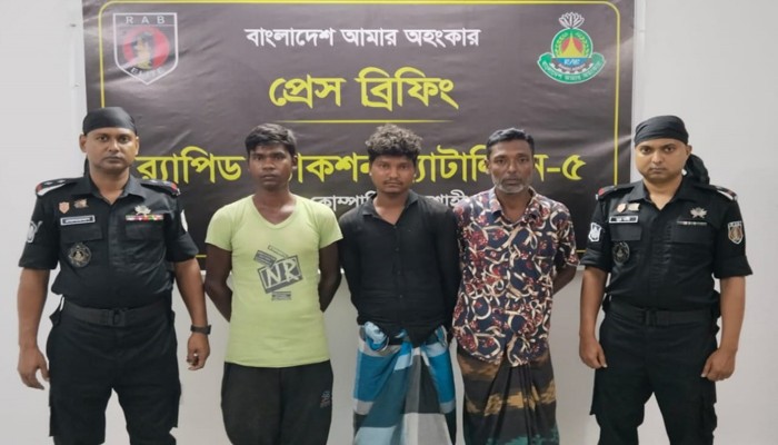 গোদাগাড়ীতে বিপুল পরিশান চোলাইমদ সহ তিনজন গ্রেপ্তার
