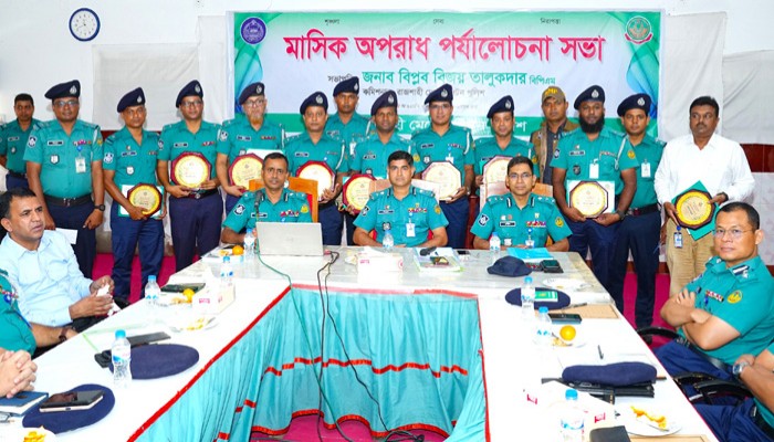 ভালো কাজের জন্য সম্মাননা পেলেন রাজশাহী নগর পুলিশের ১৩ সদস্য