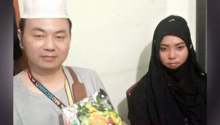 ইমামের মেয়ের প্রেমের টানে চীনা যুবক নাটোরে
