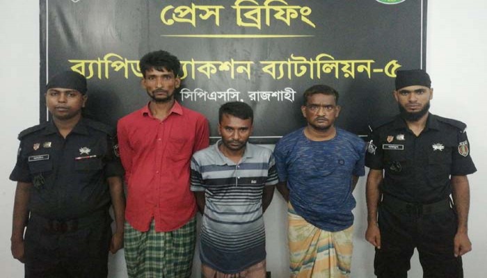 পুঠিয়ায় মাদকদ্রব্যসহ তিন কারবারী গ্রেপ্তার