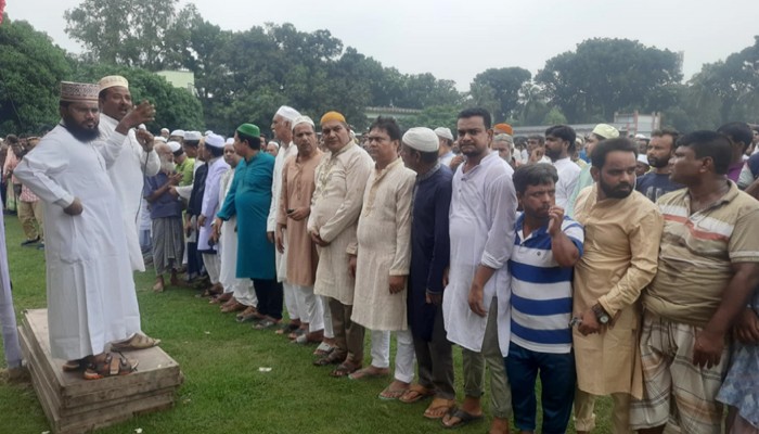 বানেশ্বর কলেজ মাঠে নাদিম মোস্তফার জানাজায় মানুষের ঢল