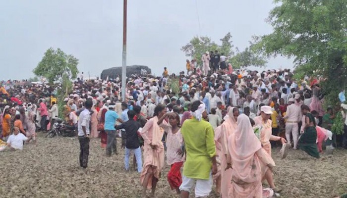 ভারতে পদদলিত হয়ে প্রাণ গেল ১০৭ জনের, বাড়তে পারে মৃতের সংখ্যা