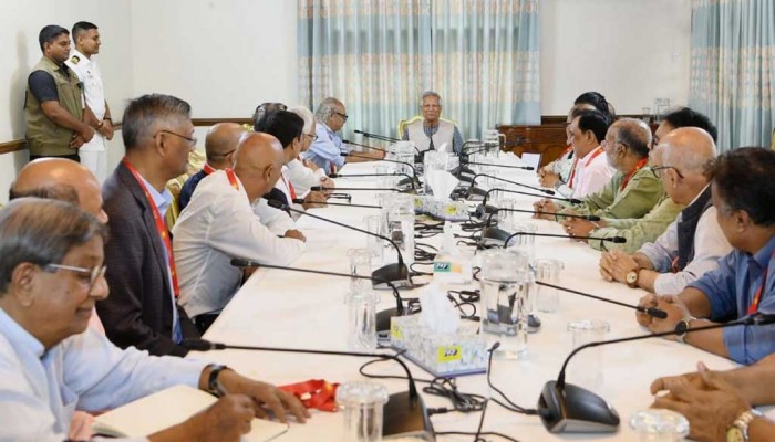 অন্তত ২-৩ বছর অন্তর্বর্তী সরকারের ‘মেয়াদ চান’ সম্পাদকরা: প্রেস সচিব