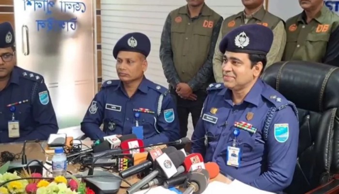 চলন্ত বাসে ধর্ষণের ঘটনা ঘটেনি, দাবি পুলিশের