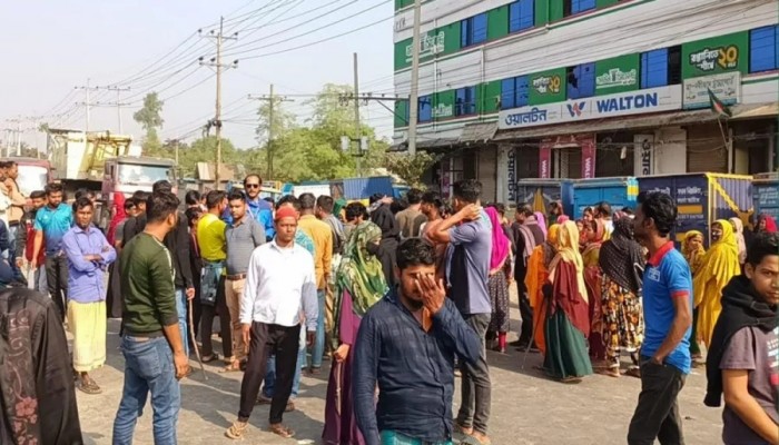 গাজীপুরে শ্রমিক ছাঁটাইয়ের প্রতিবাদে মহাসড়ক অবরোধ, আশ্বাসে প্রত্যাহার