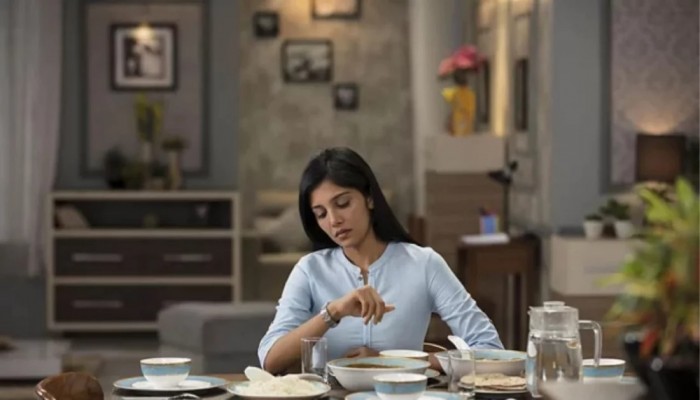 রাতে দেরিতে খাওয়ার অভ্যাস? জানুন কী হয়