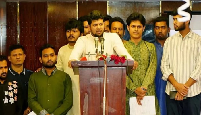 রাষ্ট্রের প্রতিষ্ঠানের বিরুদ্ধে জনগণকে দাঁড় করানো যাবে না: মাহফুজ আলম