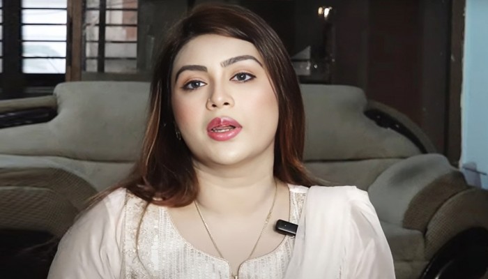 কোনো নায়িকার সঙ্গে প্রেম করতে চাইলে আমাকে সাইনিং করাবেন : মিষ্টি জান্নাত
