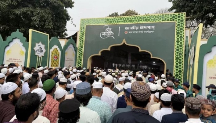 জাতীয় ঈদগাহে মুসল্লিদের ঢল, প্রধান জামাত শুরু সকাল সাড়ে ৮টায়