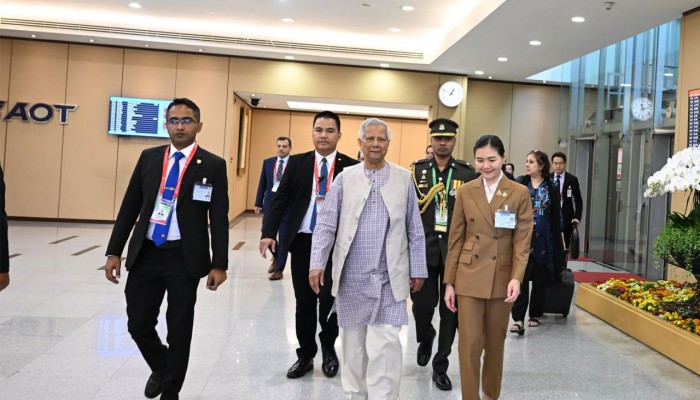 বিমসটেক সম্মেলনে যোগ দিতে ব্যাংকক পৌঁছেছেন প্রধান উপদেষ্টা