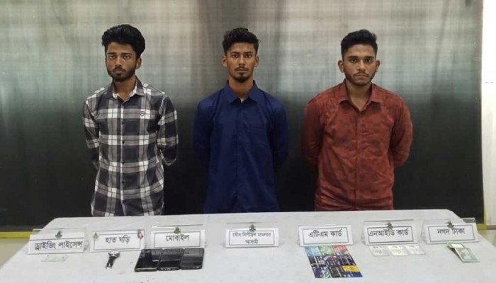 ভাইসহ নারী সাংবাদিককে মারধর, তিনজন গ্রেপ্তার