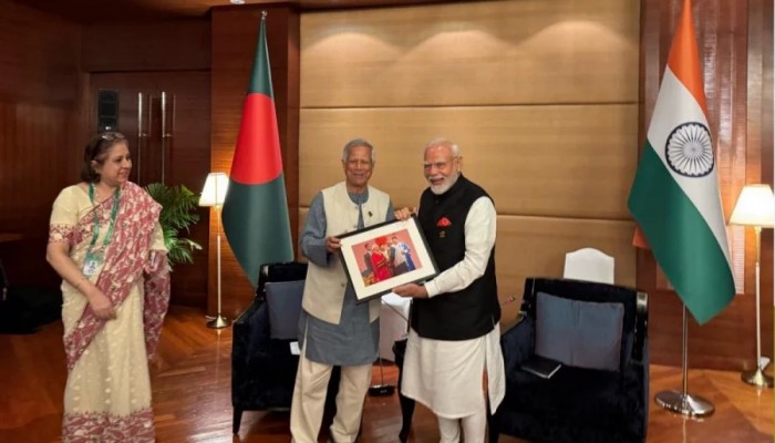 মোদিকে যে উপহার দিলেন ইউনূস