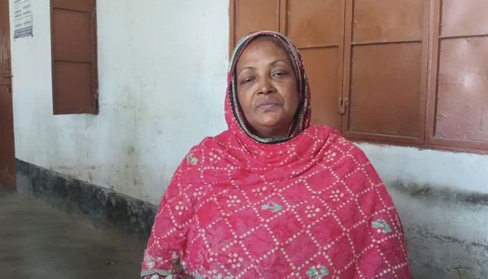 বাড়ি যেতে চাইলাম— ছেলে বলল সম্ভব হবে না মা, ওখানেই থাকো