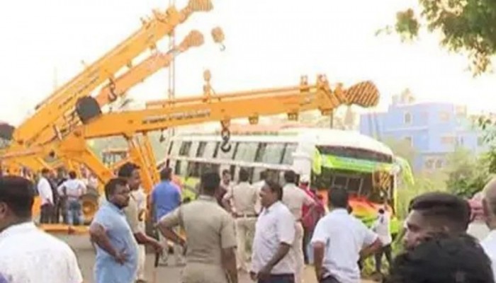 ভারতে দুর্ঘটনায় ‘বাংলাদেশি তীর্থযাত্রীদের’ বাস, নিহত ১