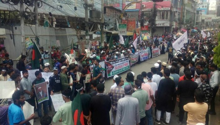 ফিলিস্তিনে ইসরায়েলের গণহত্যার প্রতিবাদে রাজশাহীসহ সারা দেশে প্রতিবাদের ঝড়
