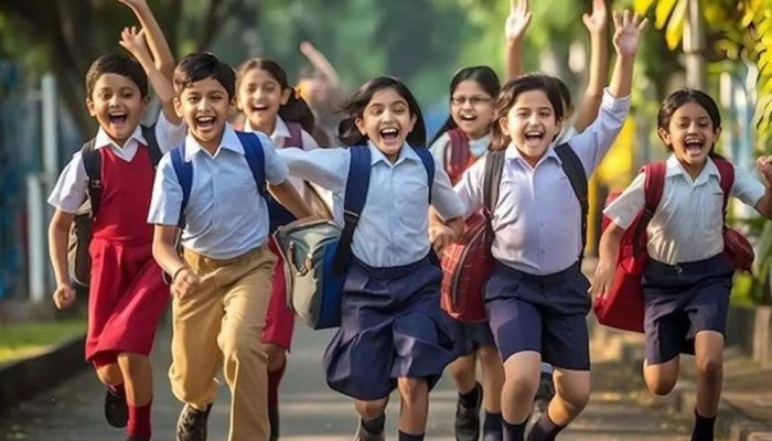 প্রাথমিক বিদ্যালয়ে ক্লাস শুরু, মাধ্যমিক খুলবে বুধবার