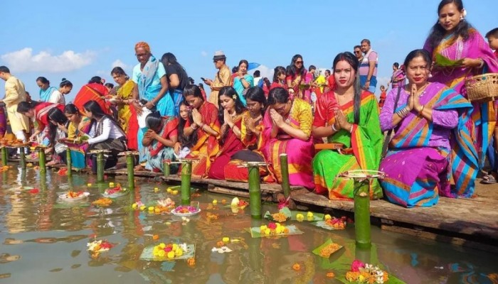 হ্রদে ভাসলো বিজুর ফুল, এবার জলকেলির পালা